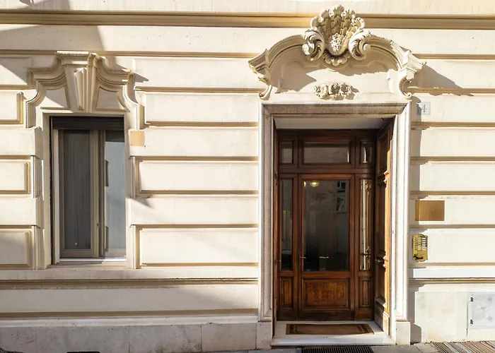 דירה Fino A 17 Persone In Centro A 17 Minuti A Piedi Da Piazza Di Spagna רומא